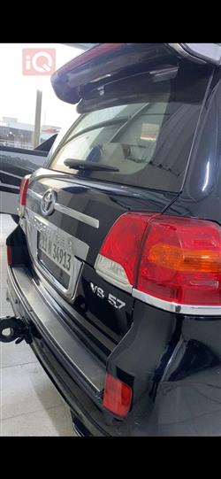 تۆیۆتا لاند کروزەر